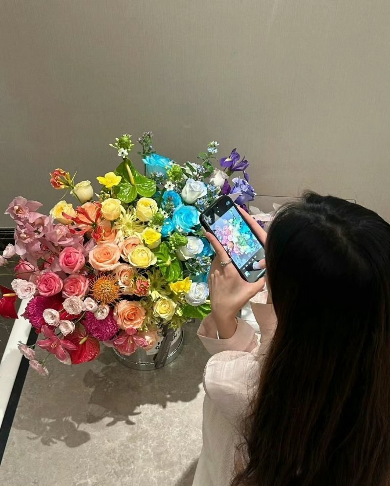 不要谩骂以前的自己 她当时一个人站在大雾里也很迷茫 所以 勇敢点向前走 . ​​