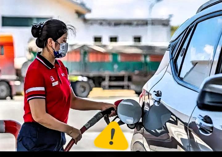 别再怪油价了，油车销量下滑，真正原因很现实！

每月只多花一两百油费，
为啥很多