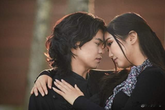 一场同学聚会，两对夫妻离婚：成年人最恶的从不是冲动，全员麻木