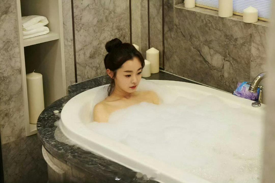 羡慕小黄鸭 能和宋轶一起泡澡😍😍😍 