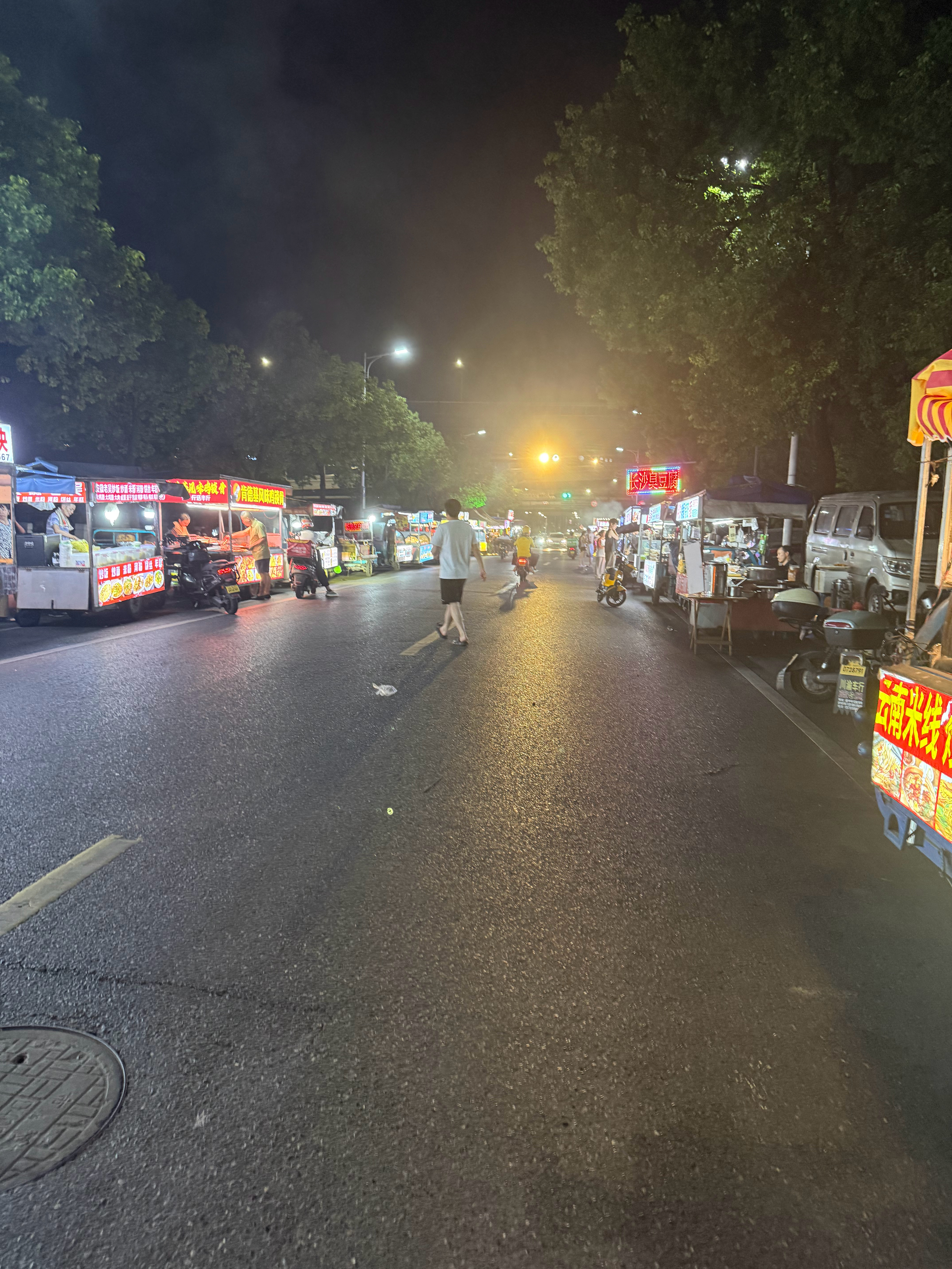 真讨厌，每次路过这里，看了口水直流，必须得忍住，明天开始换道走
