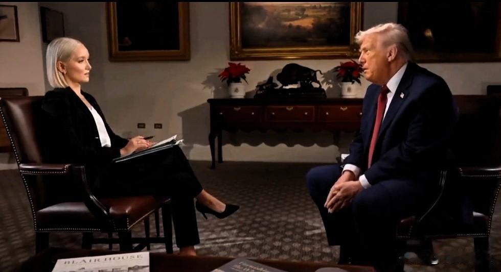 主持人:“北约是否应该停止接纳新成员？北约是否应该停止扩张？”

特朗普:“早在