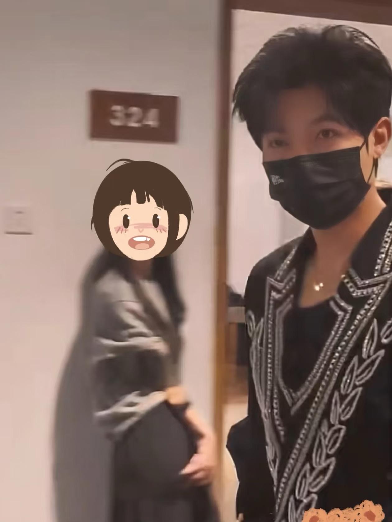 咱生哥这颜值绝对不输男明星！
怎么能这么好看，这眉眼都是如此迷人呀。
刚刚看了整