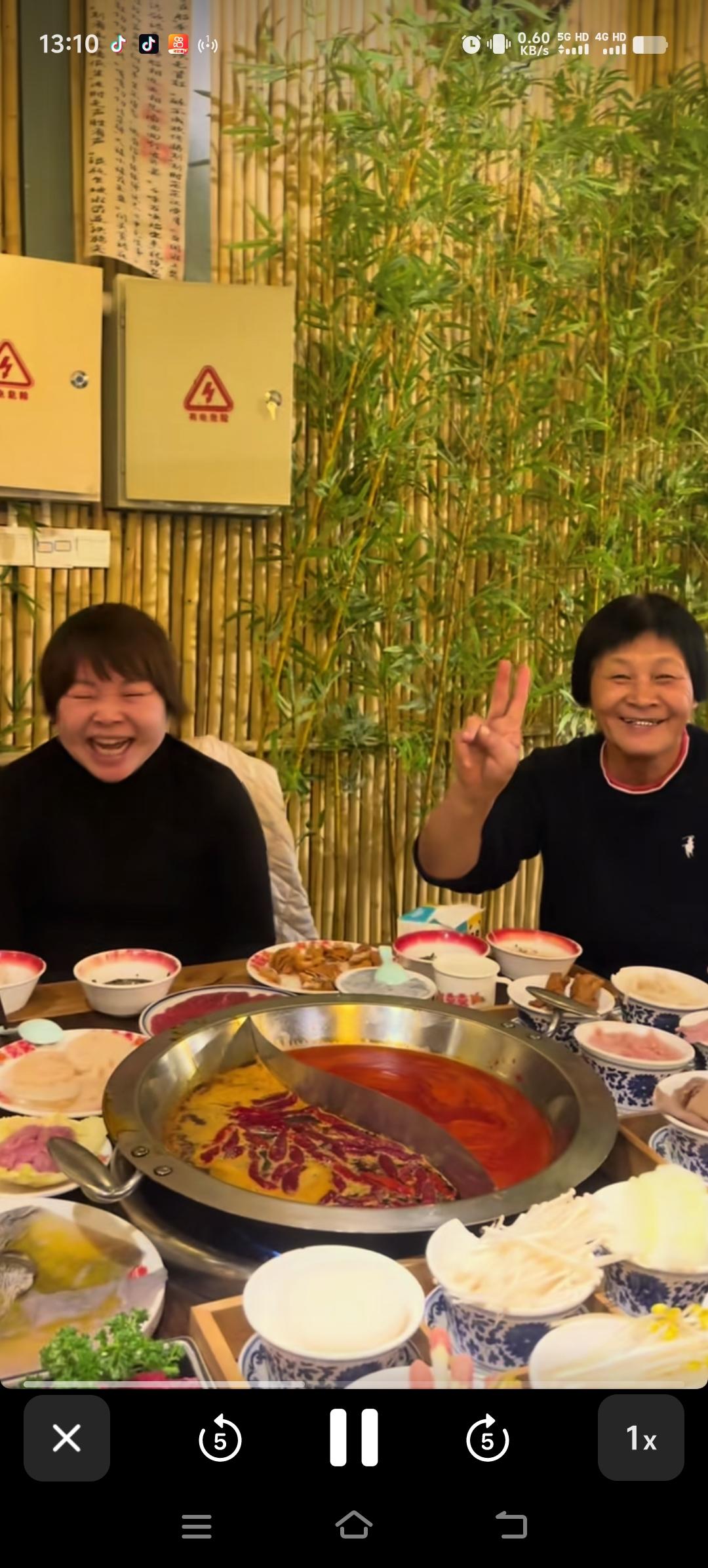 叶锐聪妈妈找回了孩子，也有了更多的时间陪伴老人外出旅游，这次来四川，不光是看望叶