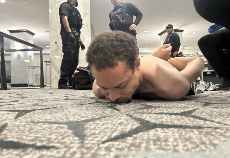 特朗普实事求是：不认为枪击案嫌疑犯与伊朗有关
      一名嫌犯4月25日在华