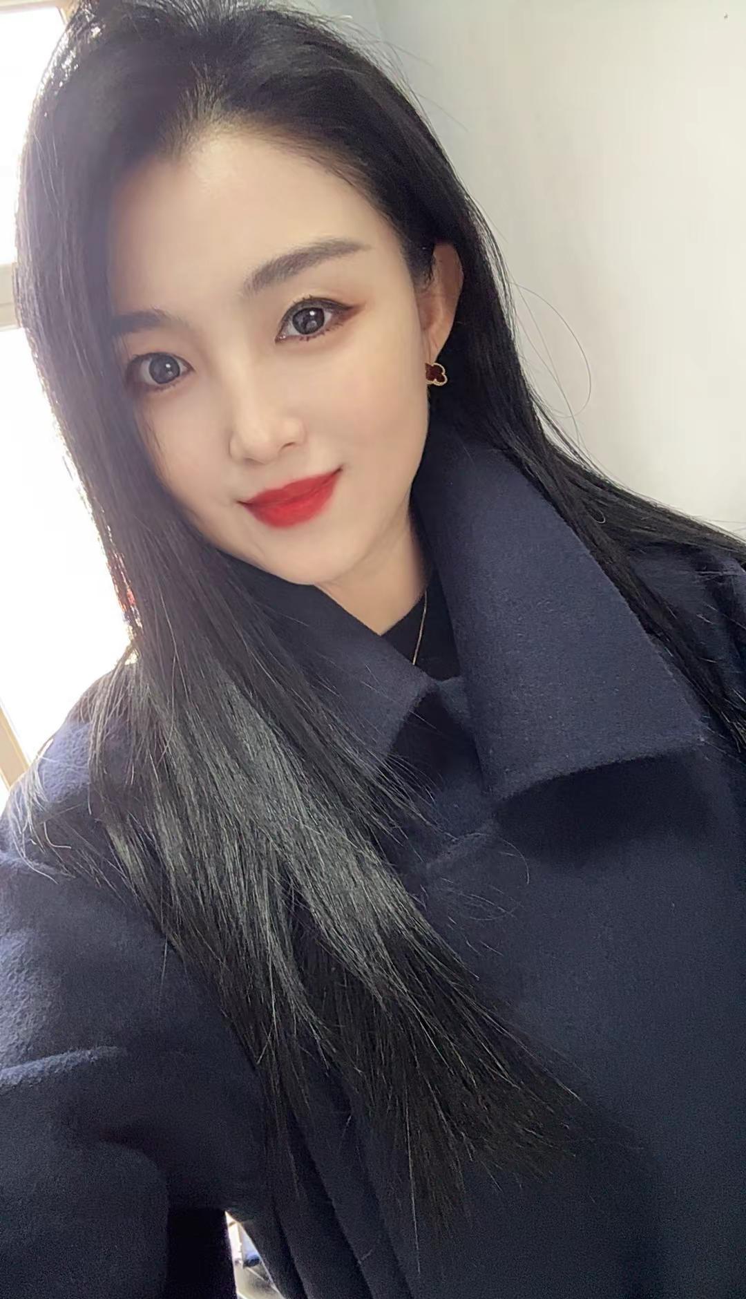 不迎合旁人的目光，只坚守自己的节奏。与同频的人并肩而行，和心动的光影温柔重逢。心