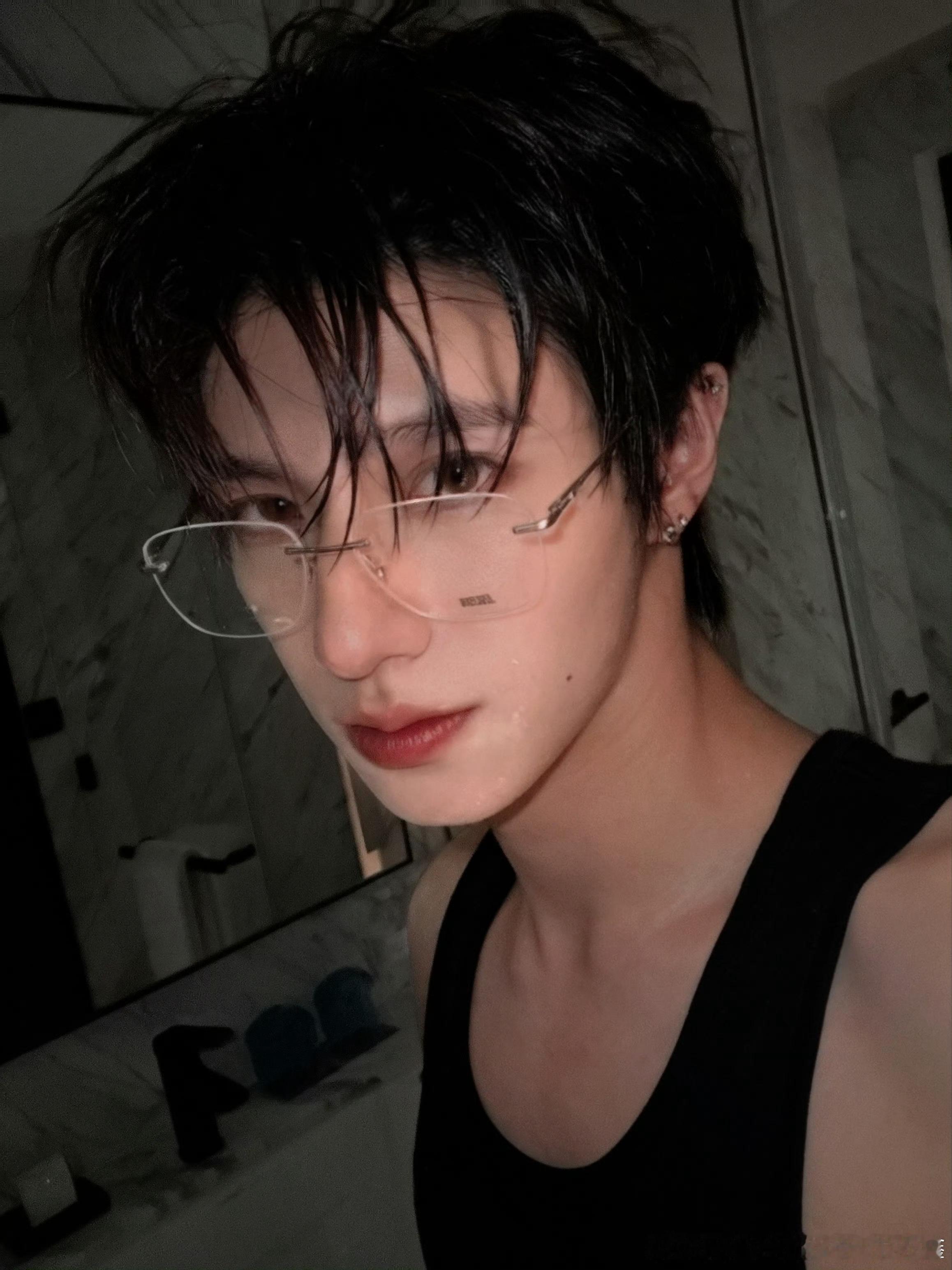 朱志鑫凌晨一点才睡 朱志鑫帅惨了呀！！！ 