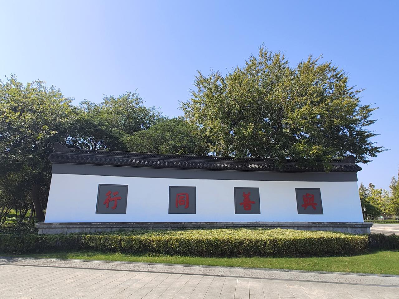 谢谢阿塞拜疆总统称呼我们是超级大国。可以听听，可以怡情，但不能头晕。是不是超级大