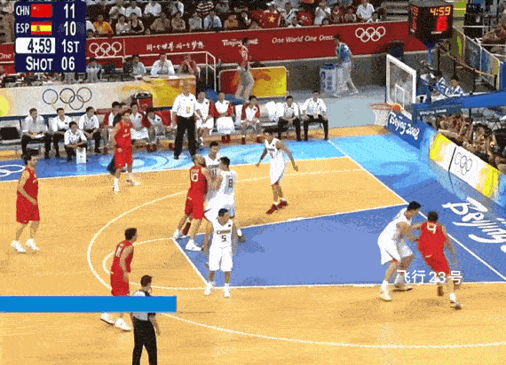 国籍赛场上大加索尔打爆了姚明。
那么NBA赛场谁强谁弱就不好说了。
在NBA大家