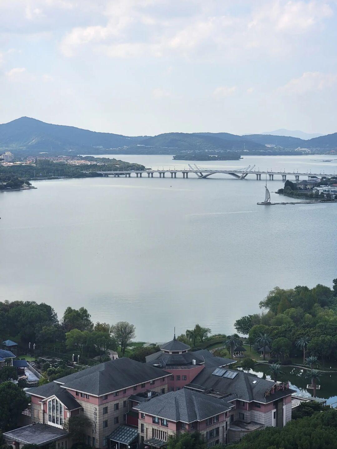 山水湖滨