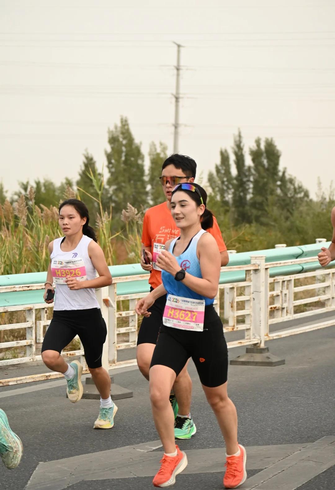 石河子马拉松
再遇石河子半马，时隔两年，热爱不变，收获全新体验🏃‍♀️传递跑步