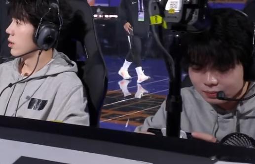 #北斋带鹭卓吃鸡# 北斋携手鹭卓在超新星赛场大放异彩，成功吃鸡，展现非凡实力。 