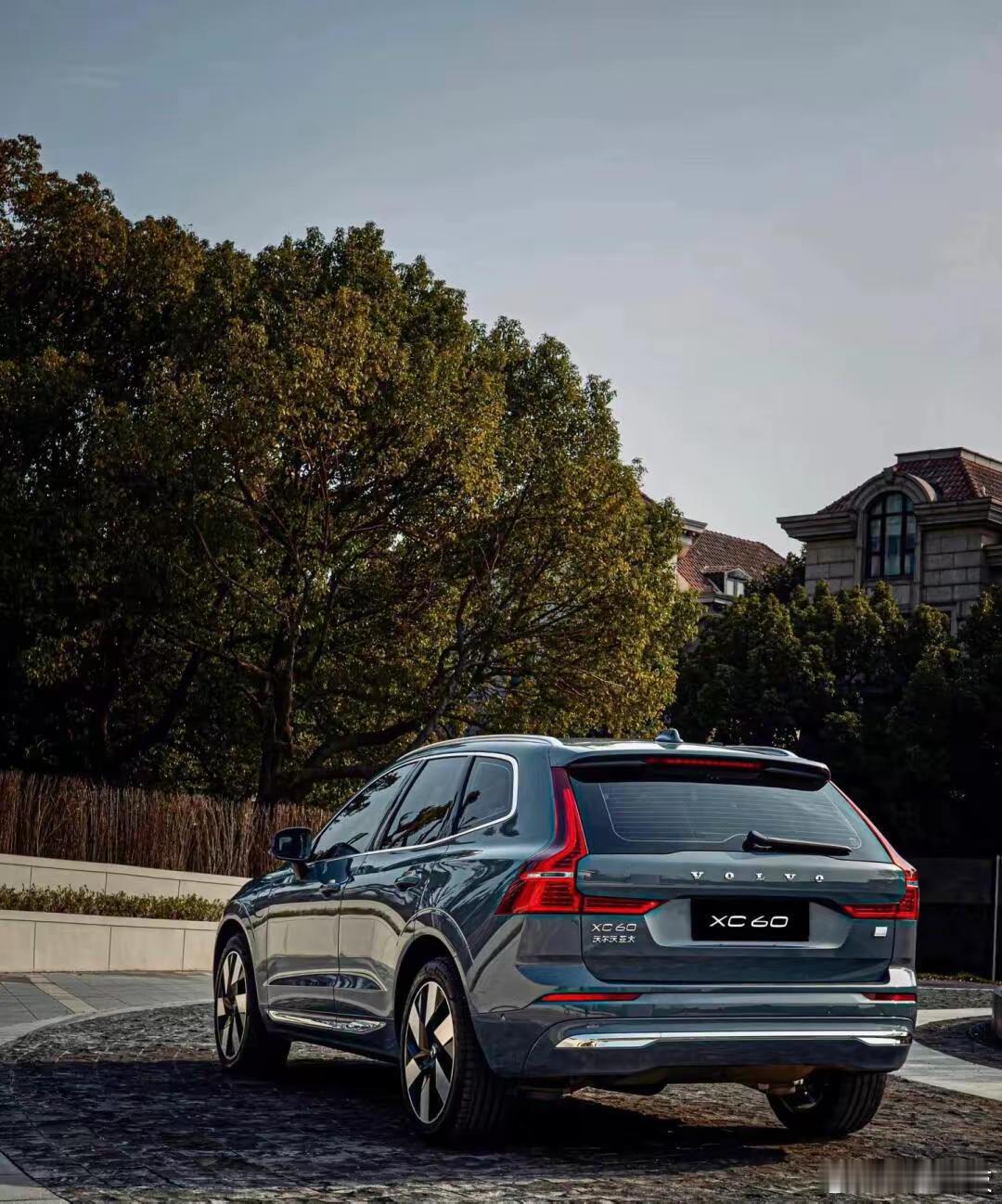 汽车[超话]  沃尔沃XC60车主分享省油诀窍：包括使用经济模式、预判性驾驶、保