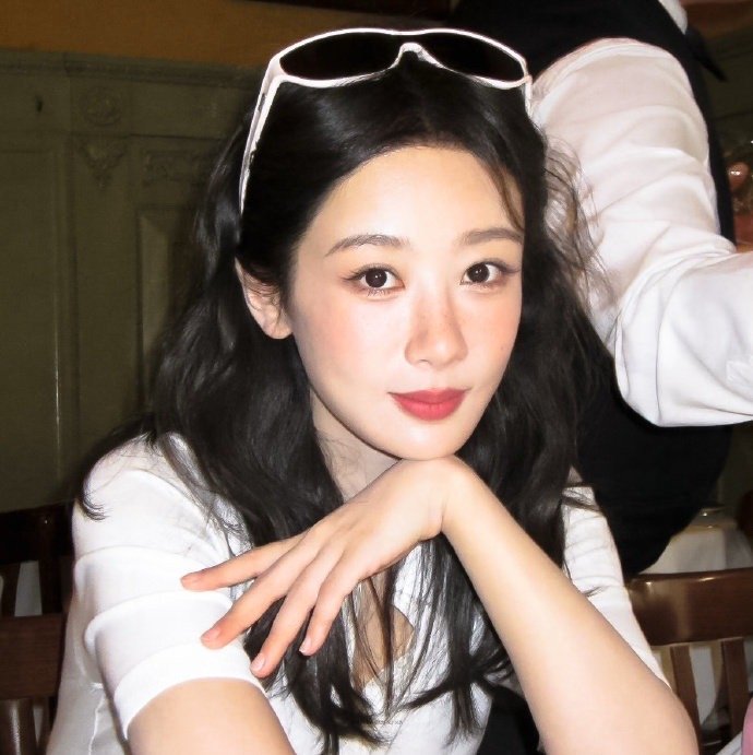 杨紫玉兰花开君再来 💜杨紫董竹君 等夕阳掉进了海里，我就背上你，去寻摸一池的星