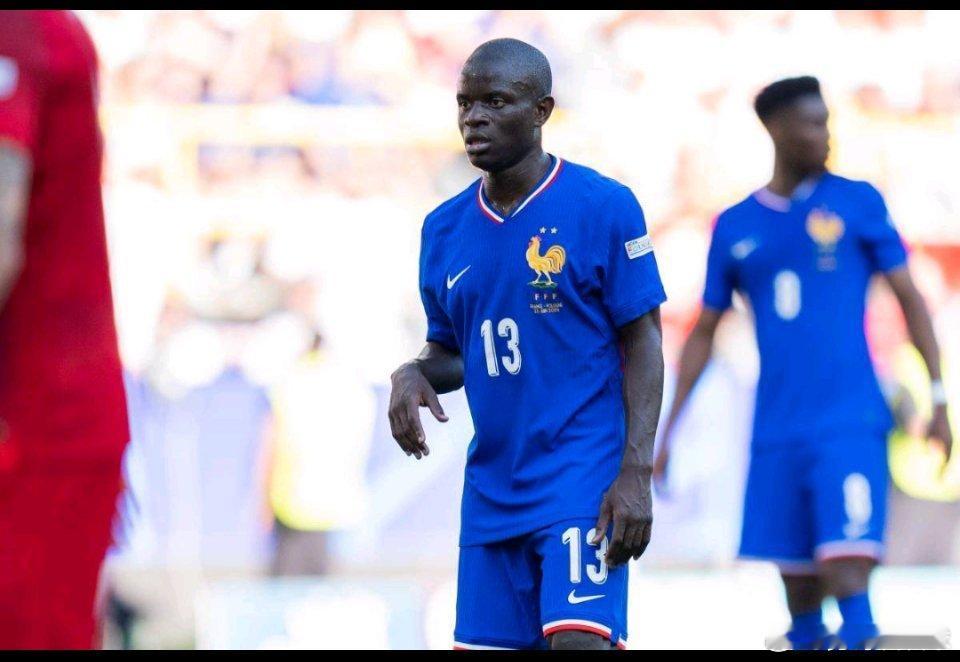 12月8日讯 据法国媒体madeinfoot报道，今年夏天巴黎FC险些签下坎特，