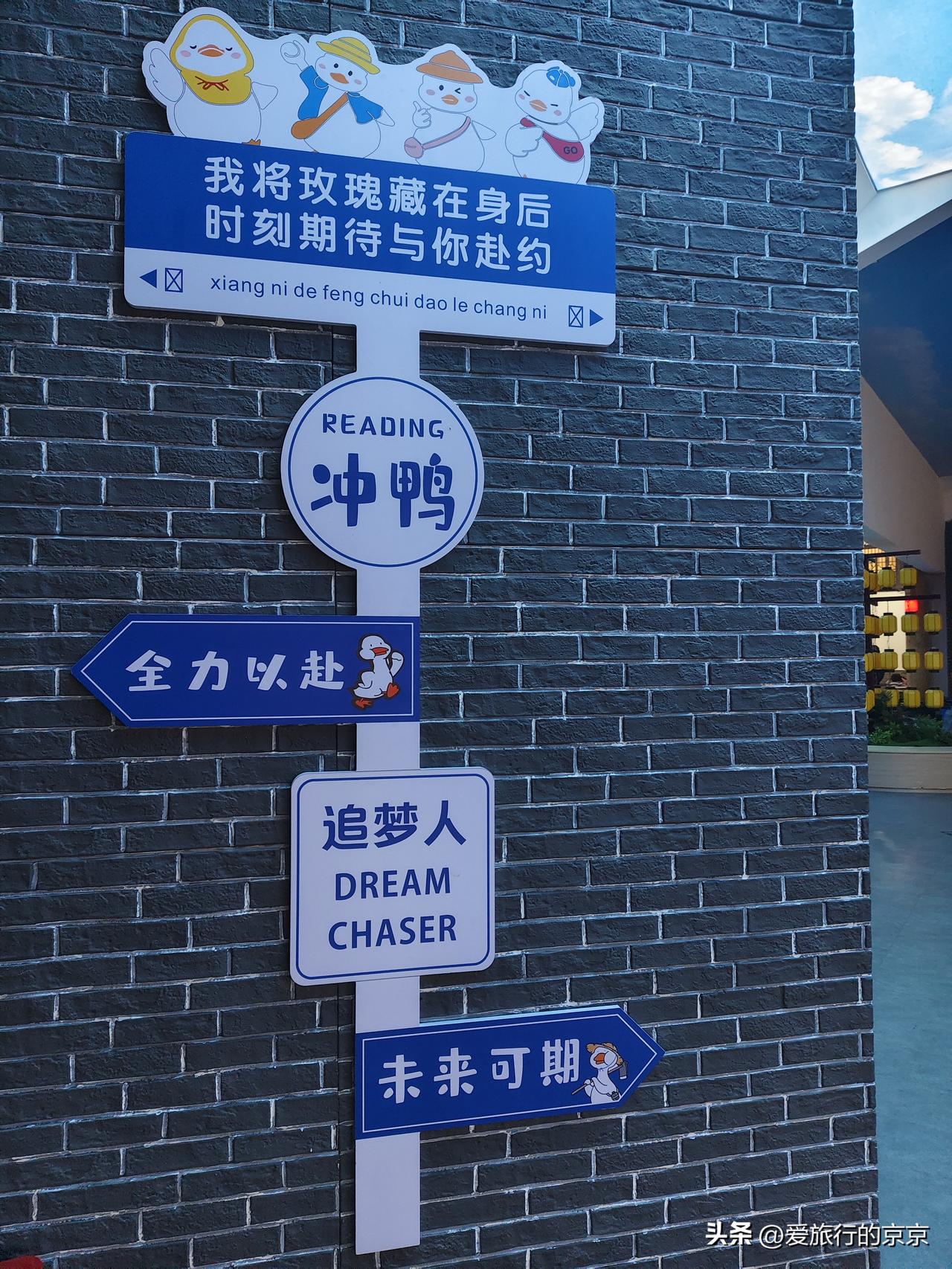 记录我的2026常宁服务区的宣传文案很入心❤️，我将玫瑰🌹藏在身后，时刻期待与