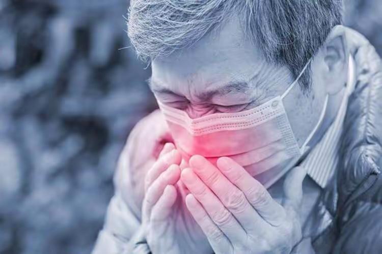 2. 钟南山紧急提醒：今年甲流比新冠还“缠人”：今年甲型H3N2流感来势猛，传播