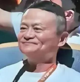 大佬就是大佬，面相说变就变。真的，变了。

这是什么发型？茶壶盖？有什么玄机？有