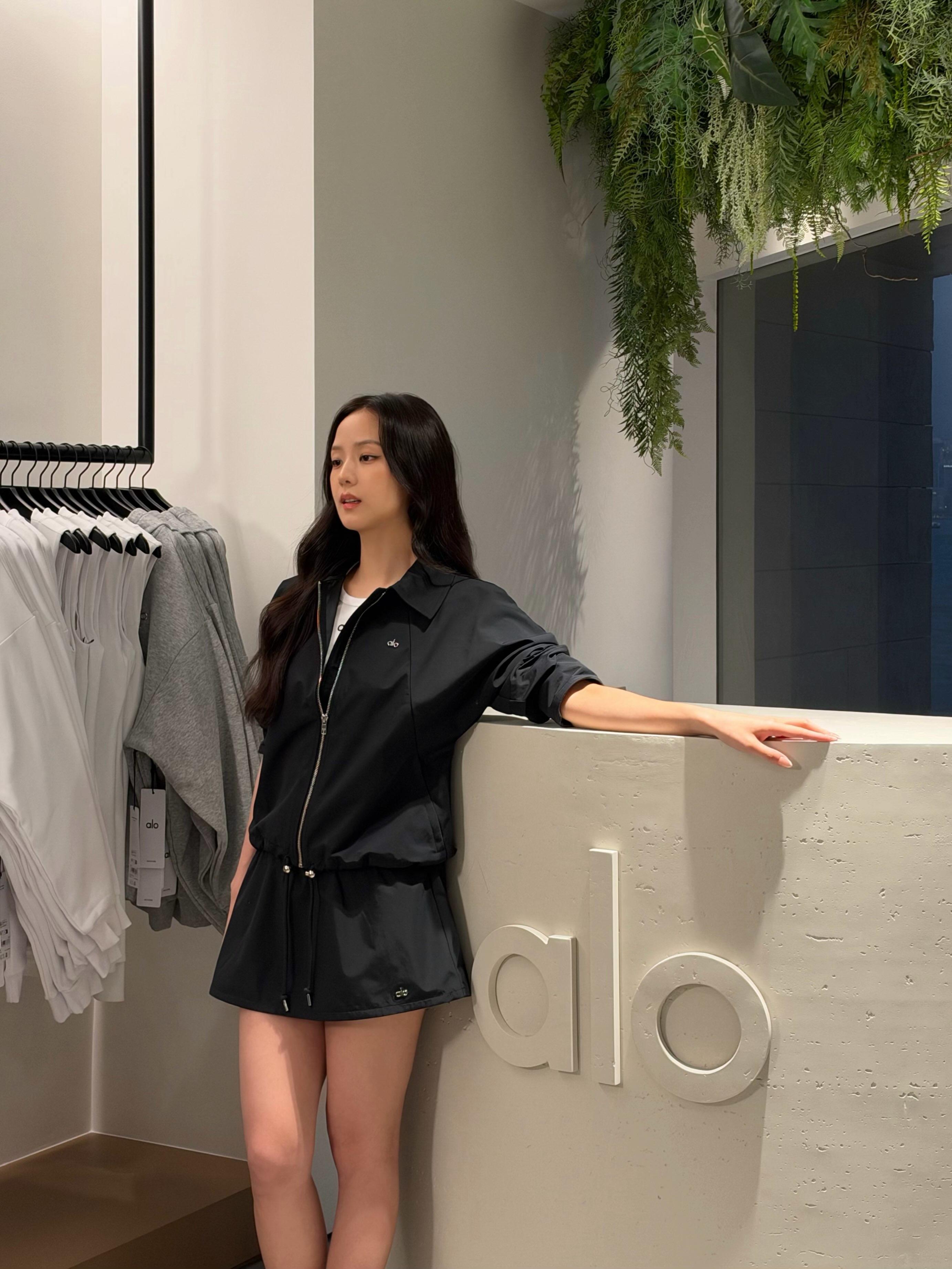 kimjisoo智秀更新IG A little Alo moment in Ho