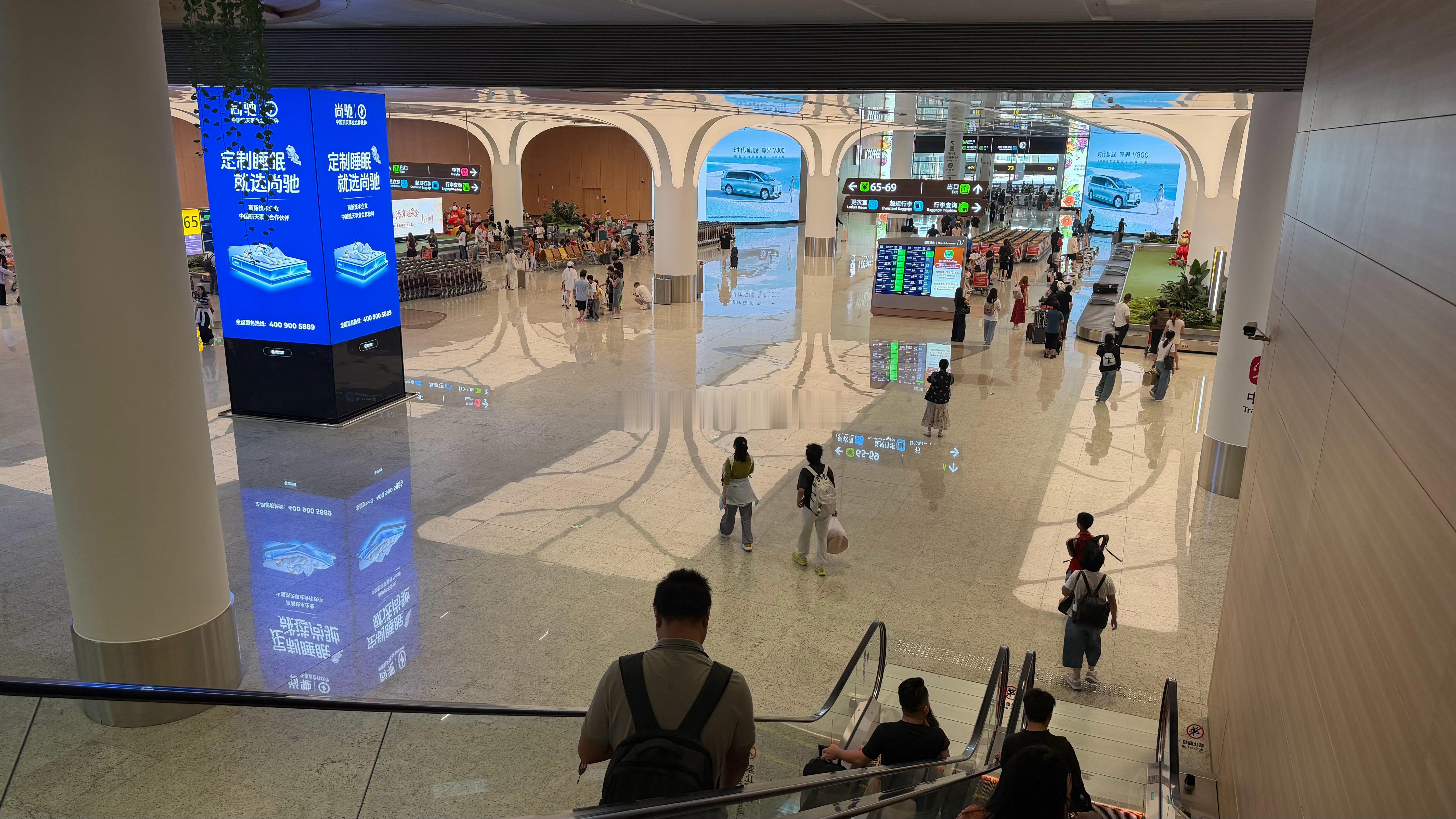 白云机场T3果然名不虚传，14:58落地，然后滑了半小时才到廊桥，。