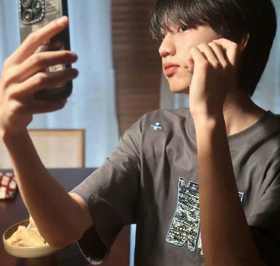tg 震惊，两位学习博主竟背着我们偷偷穿情侣装[爱你] ​​​