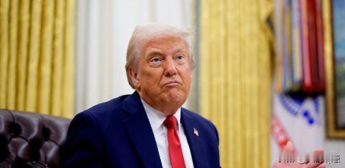 离谱！特朗普深夜发文自吹自擂，编造中方承诺只为访华造势
朗普今晚又在社交平台发文