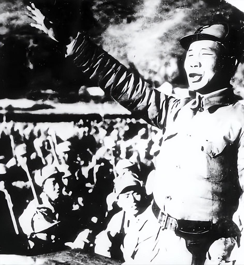 2004年2月14日，开国上将杨成武与世长辞。在他的追悼会上，人们缅怀着这位百战