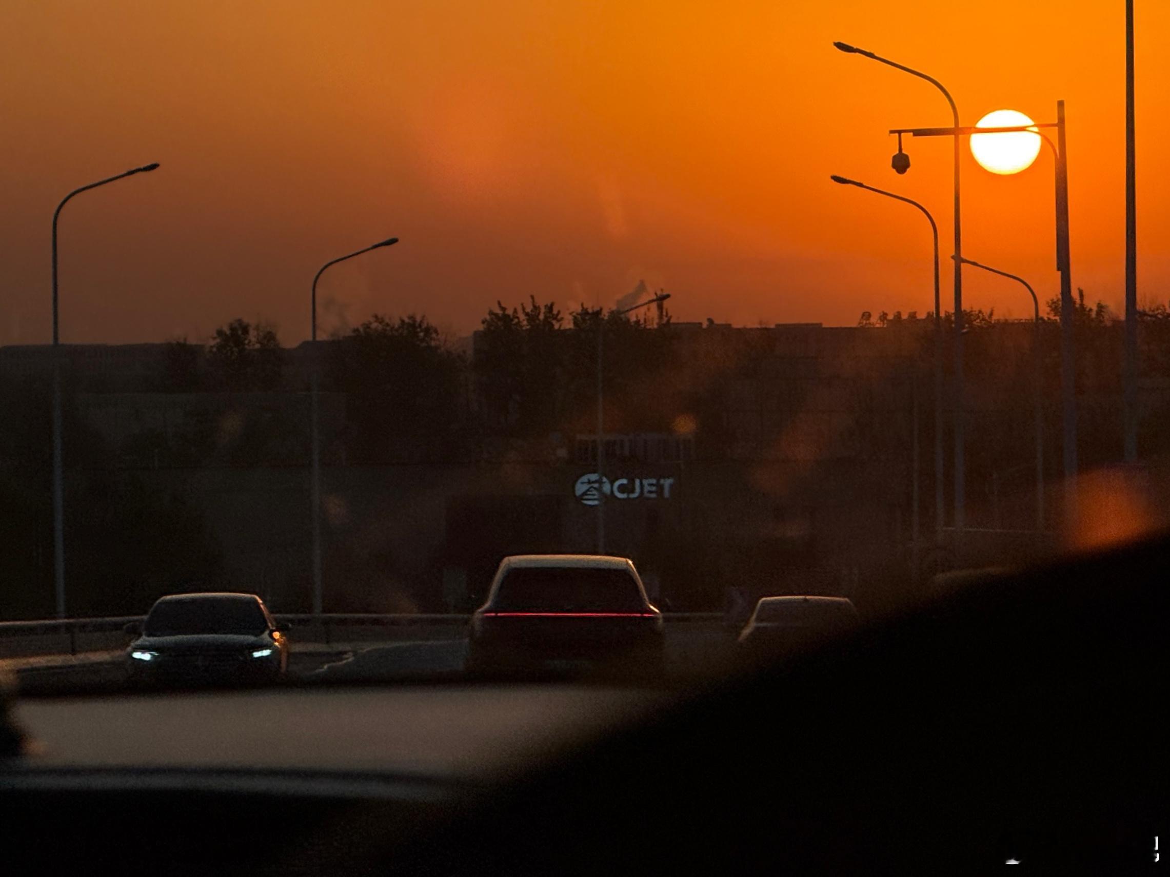 早，帅比们~早班机，落地不影响开线上会 