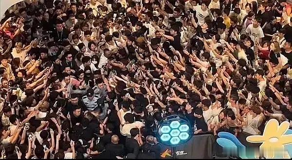 章若楠这是走的什么路线？几乎全是男粉，男粉对自己的事业发展有用吗？ ​​​