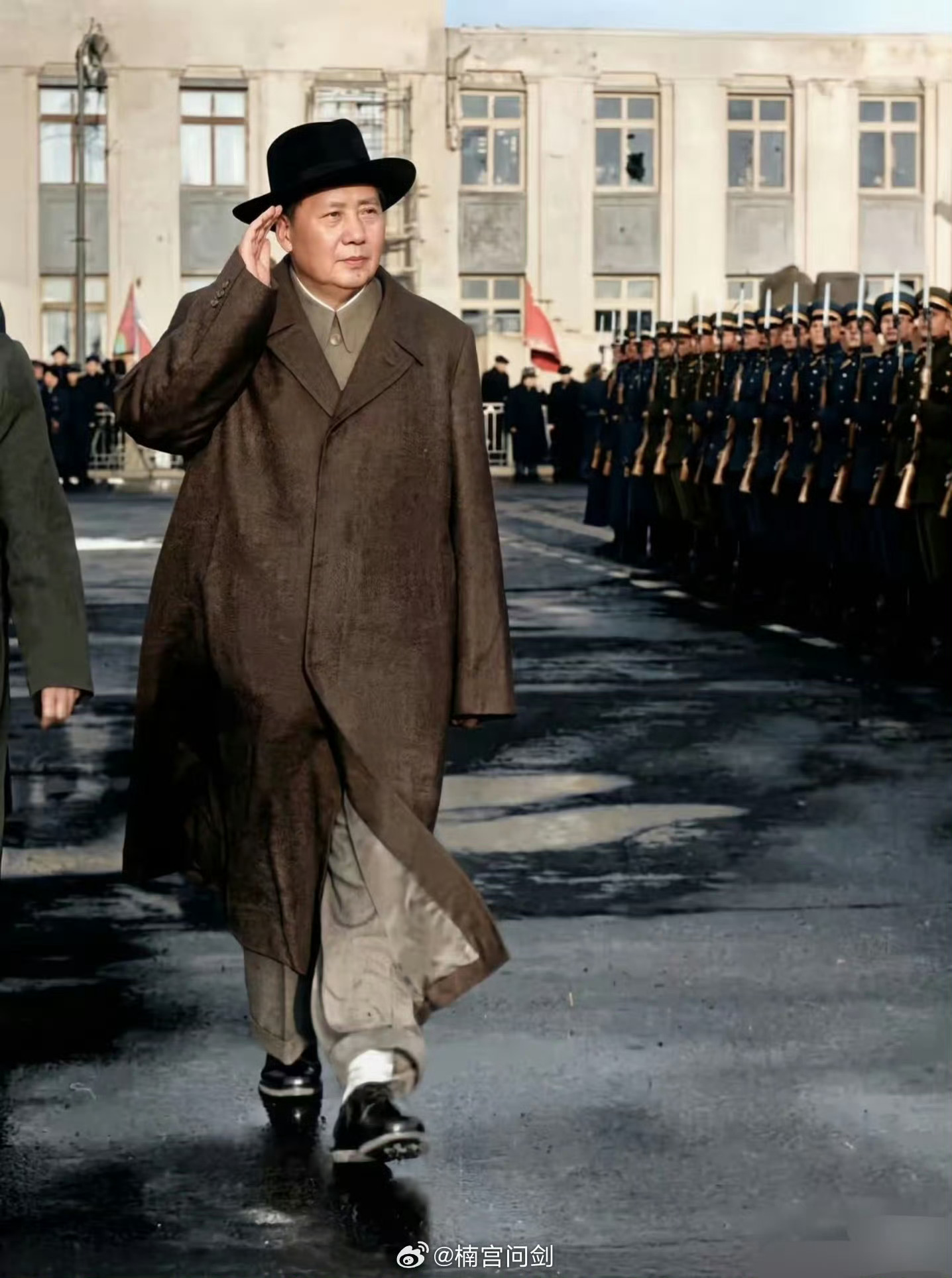 伟人光芒耀华夏