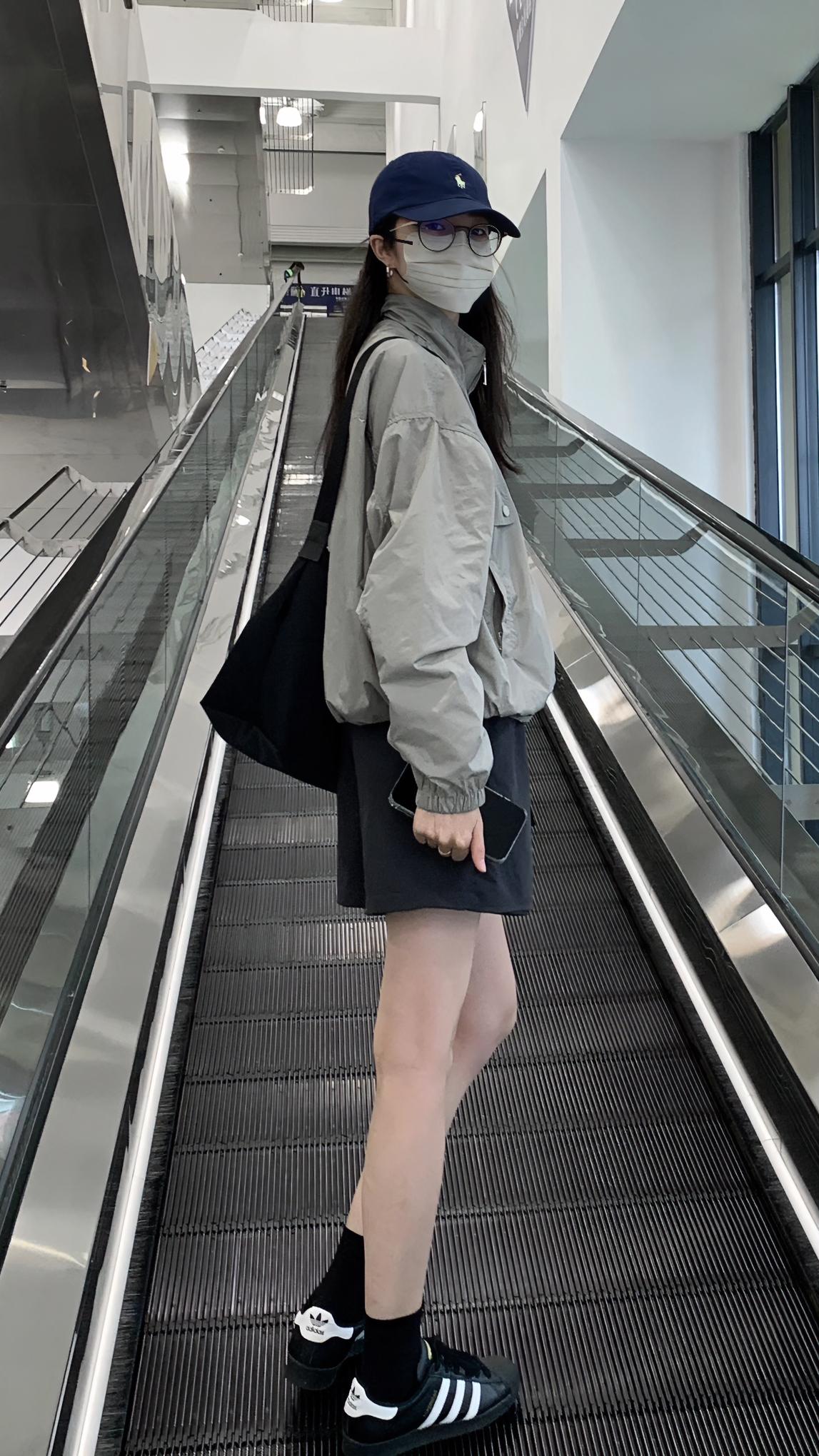 不同风格的夏日一周穿搭。