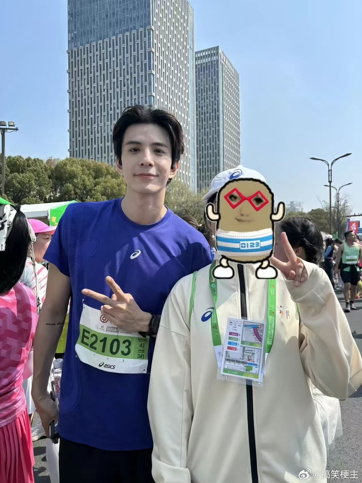 林柏叡原来是苍兰诀里的大黑龙 剧里的妆造多少有点掩盖颜值，林柏叡本人五官更立体，