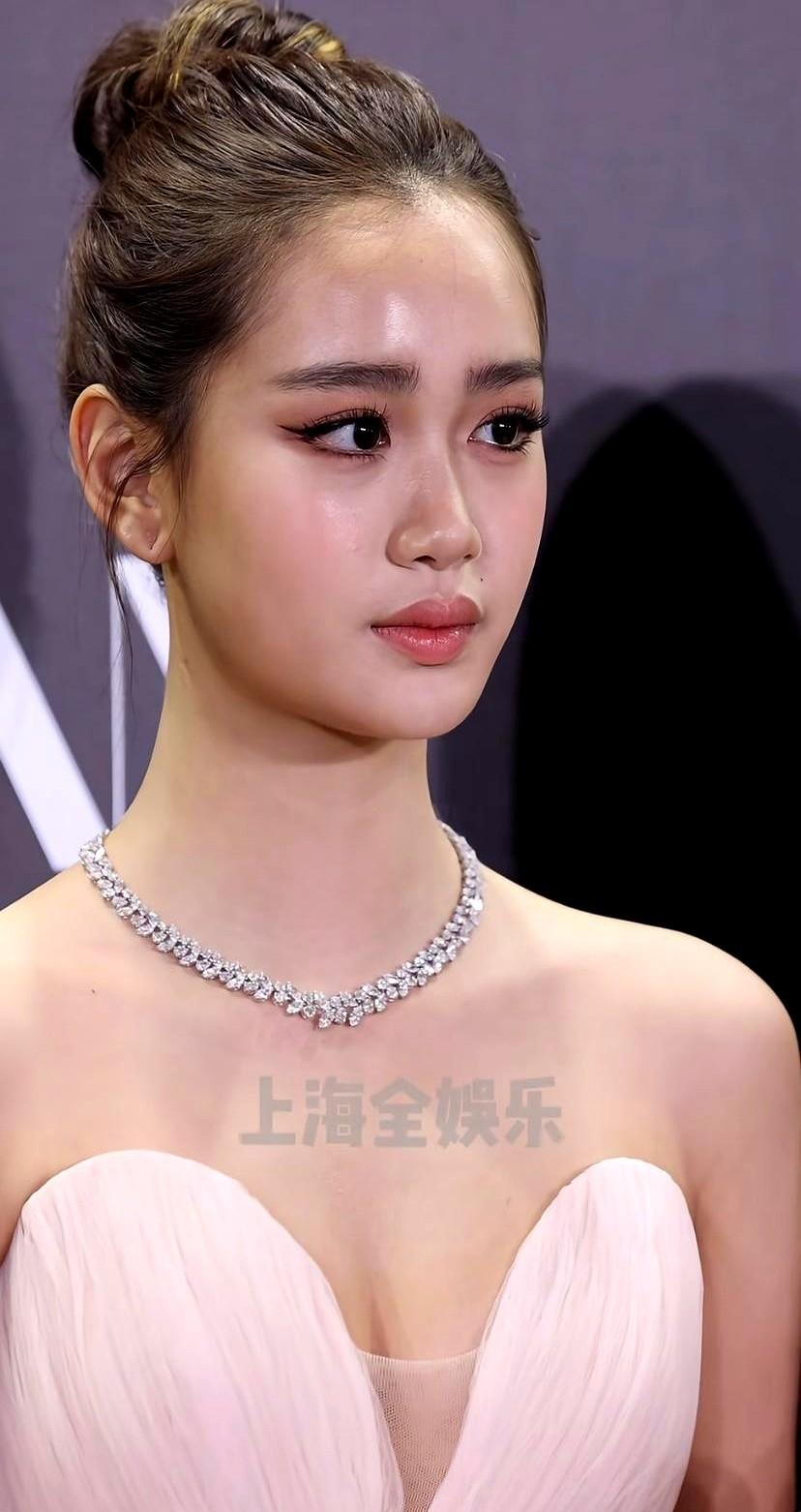 钟丽缇家两个女儿真逆天！不光继承了老妈的好基因，个个大长腿，二女儿张思捷、小女儿