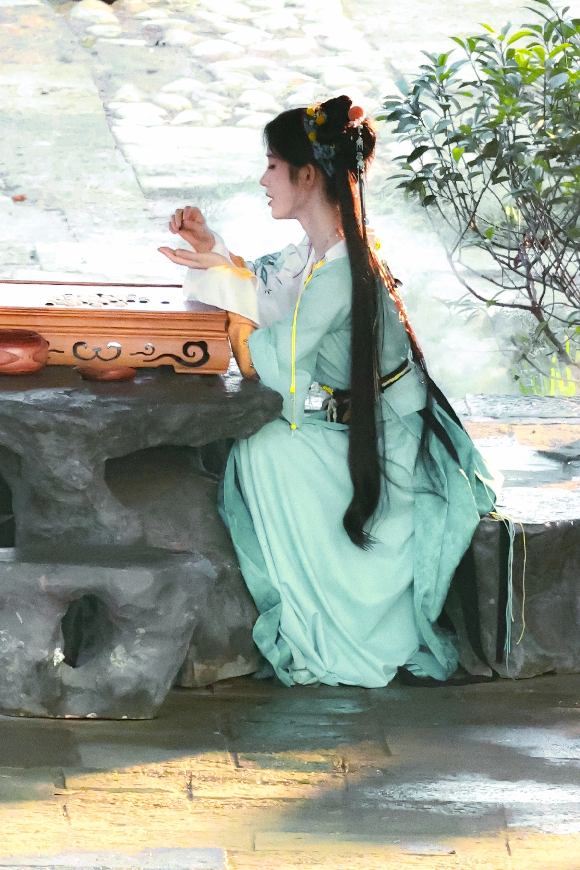 💙🍊鞠婧祎万花世界💙🍊鞠婧祎苏绿夏风行过万里，月沉过海底。我遇见了世界上