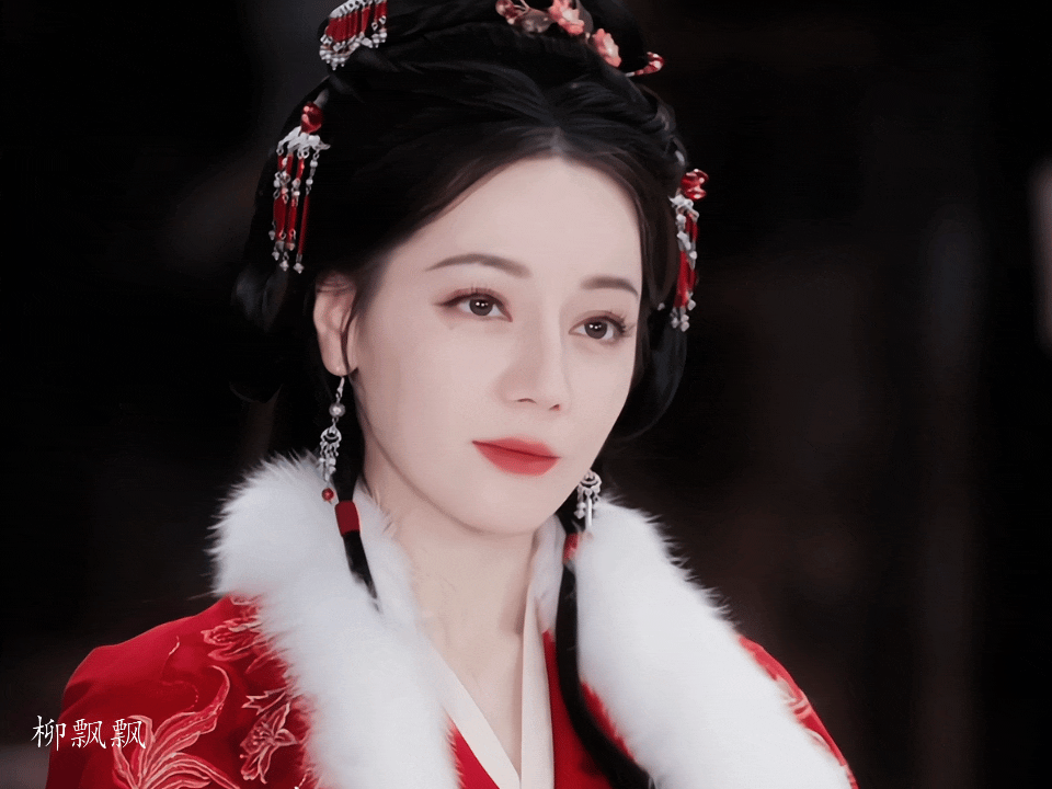 感兴趣。。审判。。我看你表演。。迪丽热巴好灵好会演！！像个红白的糯米团子🍙好美