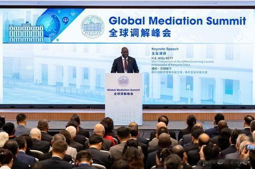 喜讯！中国终于在西方垄断国际司法话语权方面撬开了一条缝。
5月8日，香港举办的第