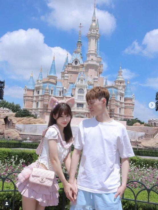 FoFo女友晒照：去迪士尼二人世界~₊⁺💒₊⁺2025LPL 英雄联盟S15 