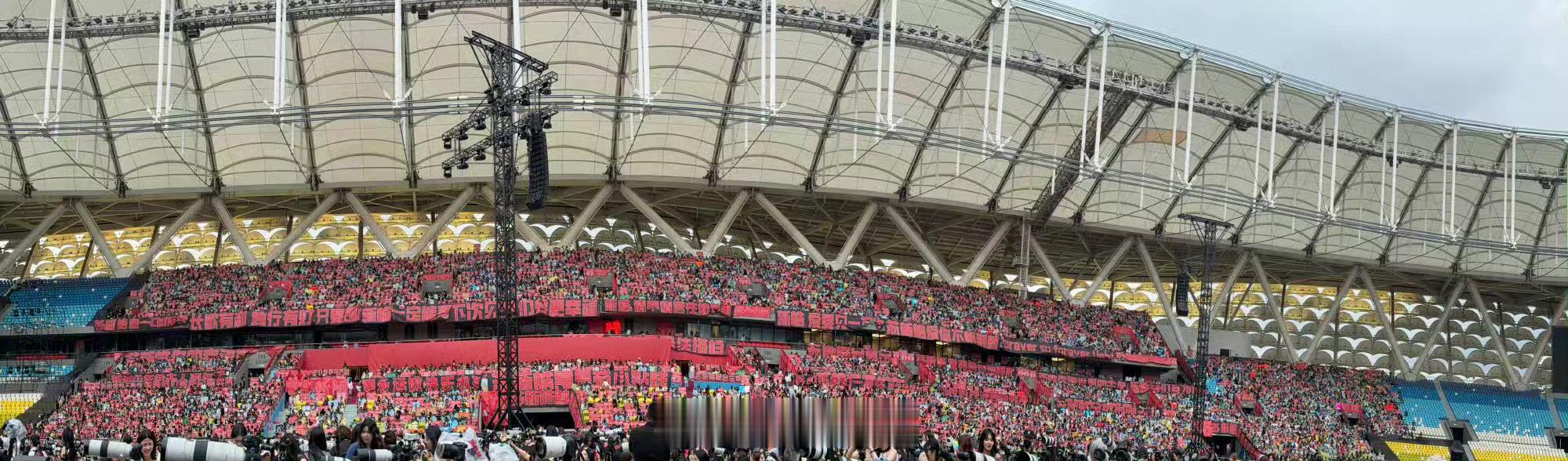 新音第三天，苏新皓的红海灯牌有点儿亮眼新音节目单