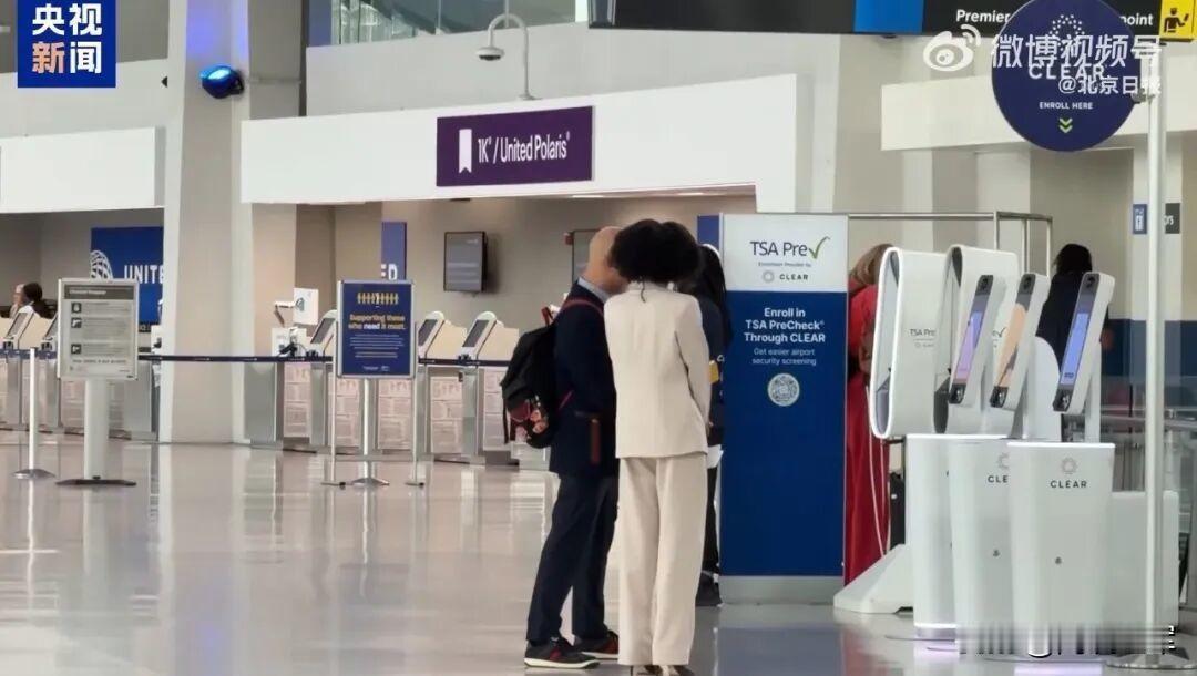 上万人无薪工作、约6000架次航班取消延误，美国民航业陷入灾难。美政府停摆近40