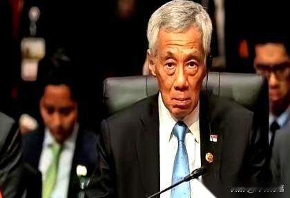 新加坡估计怎么也想不通。

舒舒服服躺在马六甲海峡上收了几十年“过路费”，以为自