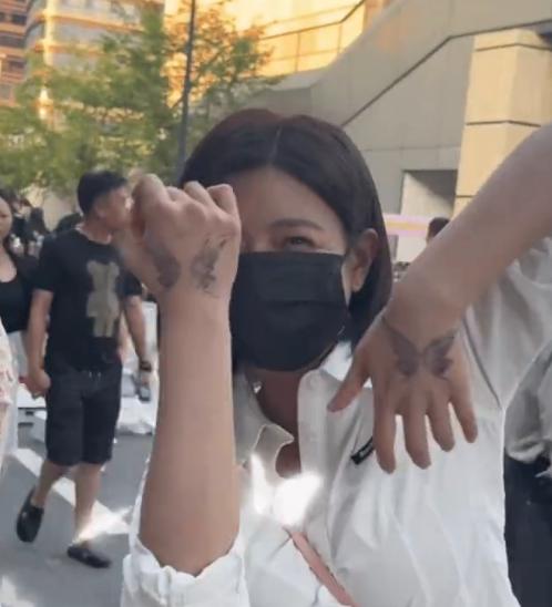 陈妍希把婚戒给摘了，就是个大乌龙啊，而且要不要这么搞笑啊？

人家还在拍戏中，拍