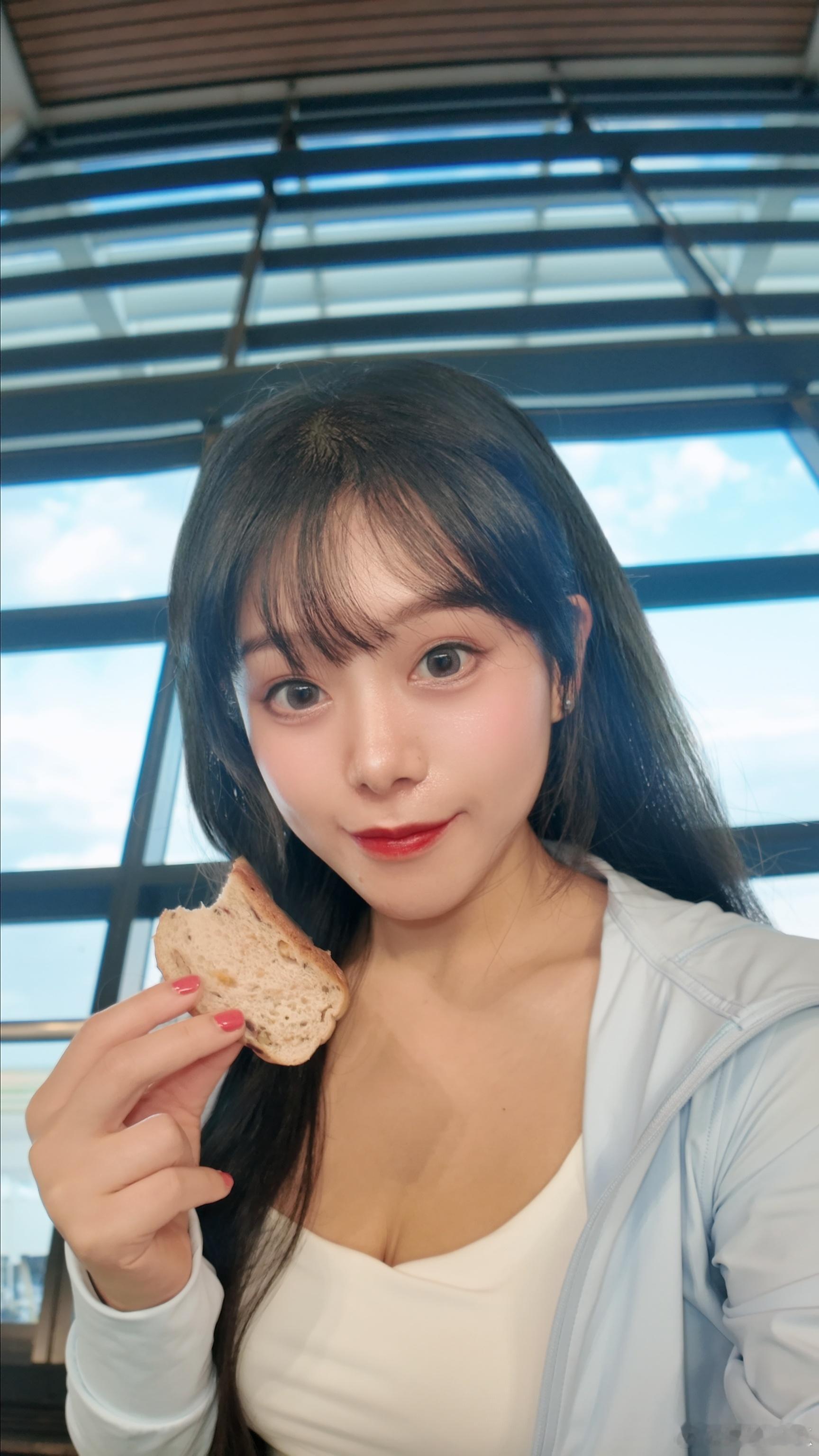 飞行日记✈️☁️🎧​卡航🐷喂猪航空名不虚传  ​​​