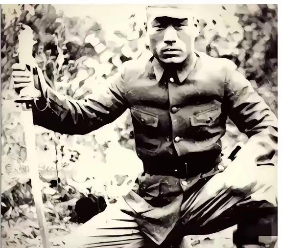 1940年，一名日本军官凌辱了伪军年轻漂亮的妻子，等丈夫赶回家中，妻子已羞愤自尽