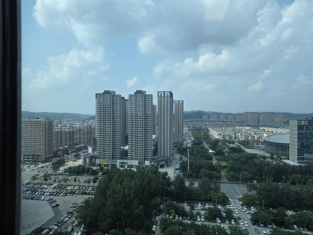 抚顺市河东 ，站在市委市政府办公楼19楼拍摄的照片，2026年7月20日。