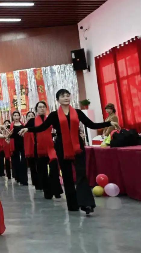 晚年最美的状态：心有余力，自得其乐

今儿咱们单说一桩关乎你我晚年“归宿”的人生