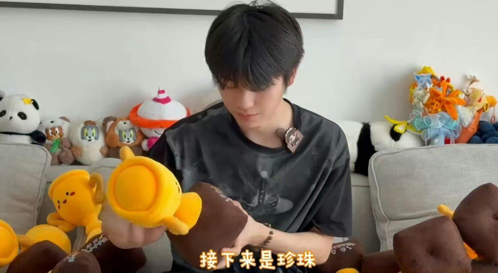 黄誉博给狗狗定制奖杯温柔藏在细节里，黄誉博给狗狗定制奖杯，小小的奖杯装着满满的善