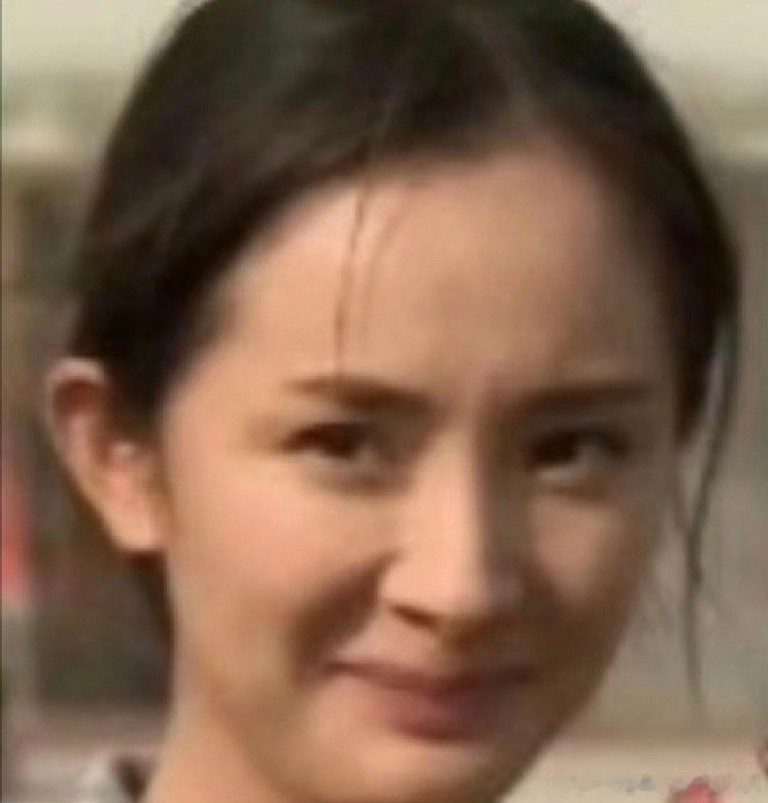 房主任回应房家村杨幂喜剧之王单口季 房主任说自己是“房家村杨幂”，真是太有趣了！