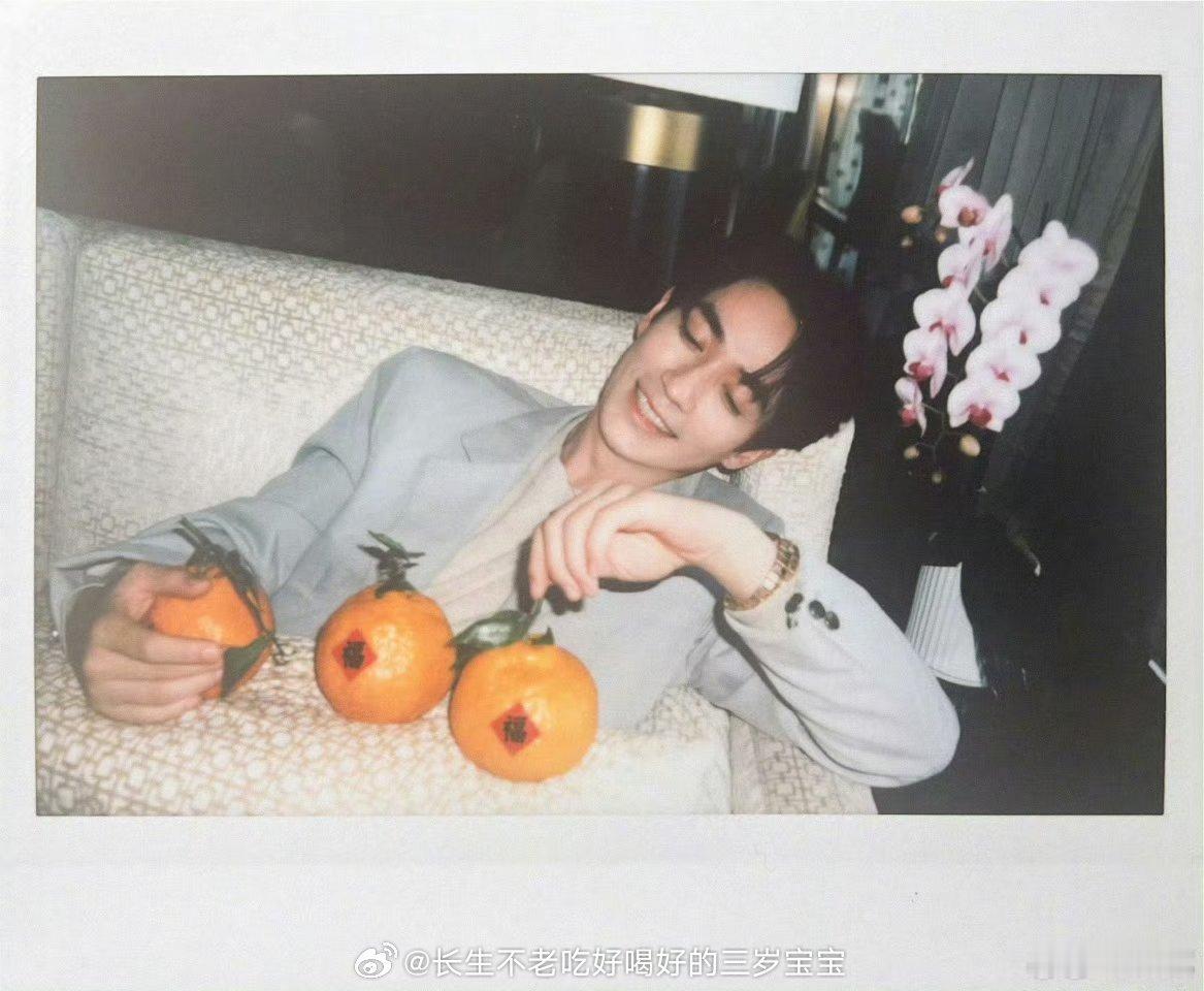 杨蓉第12年为朱一龙庆生从《情定三生》到现在，戏里意难平，戏外却是神仙友谊！十二