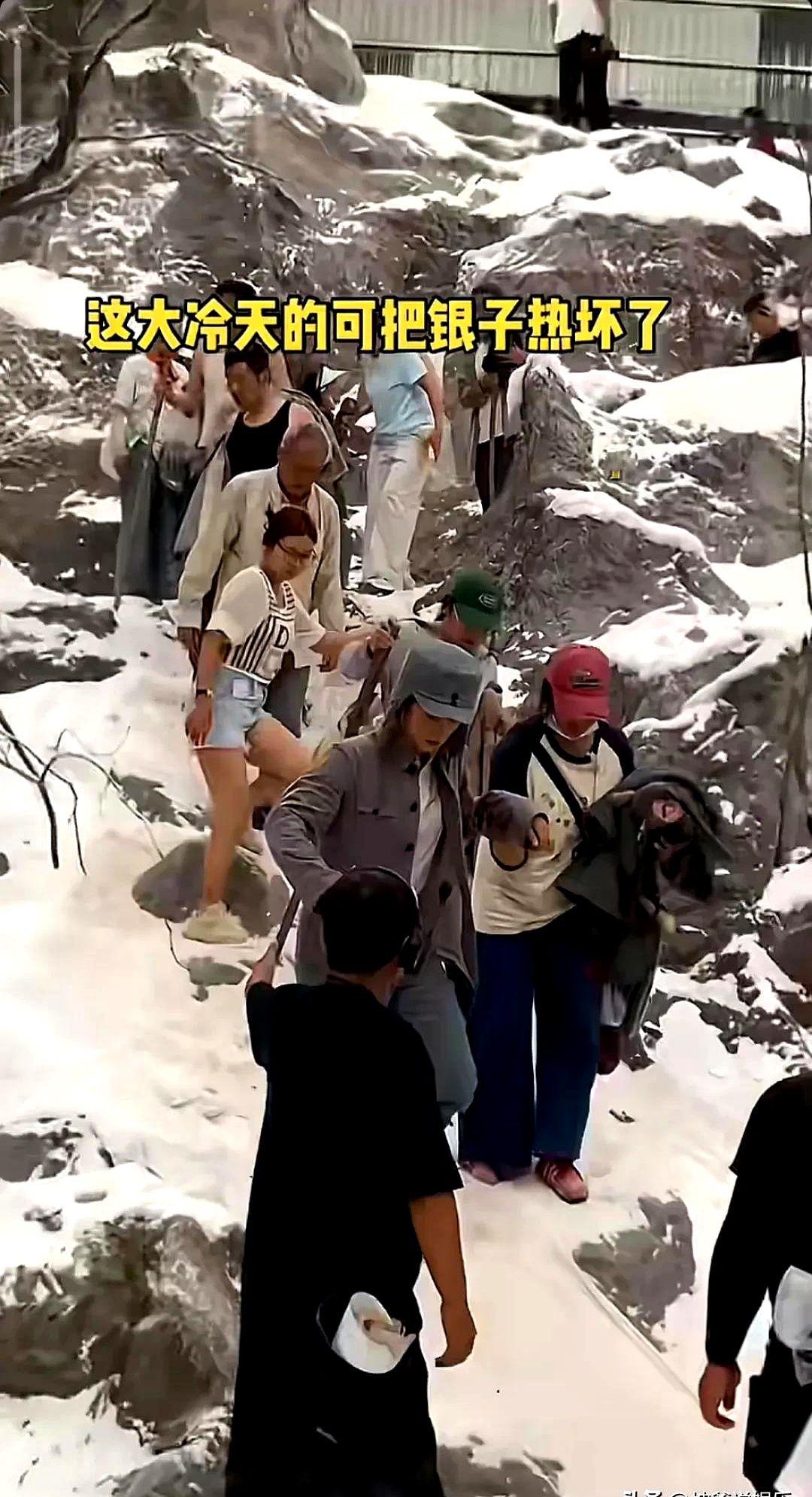 夏天拍雪，省钱还是烧钱？

《生万物》剧组顶着三十多度高温，在棚里撒面粉、堆假石