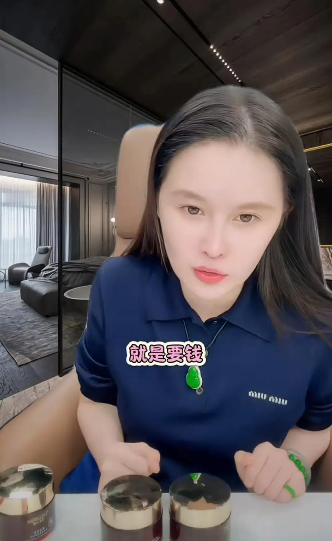 有人问赵本山的小女儿球球（赵珈萱）:你爸爸那么有钱你怎么还出来挣钱呢？你爸放在银